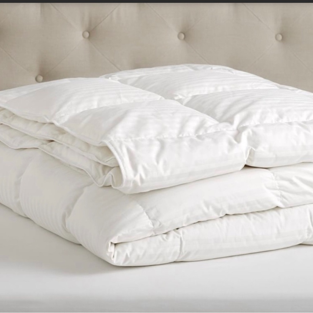 Pottery barn classic down comforter queen